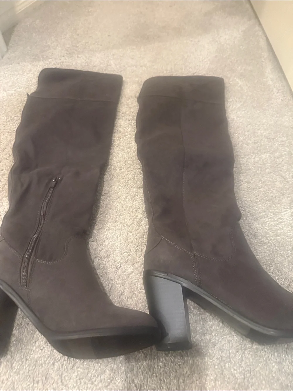 Women's Knee-High dark grey faux Suede Block Heel Boots
